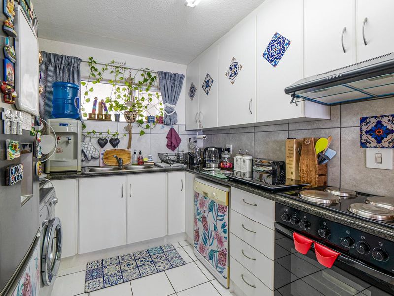Uninterrupted sea views in this stepless unit - Photo 8