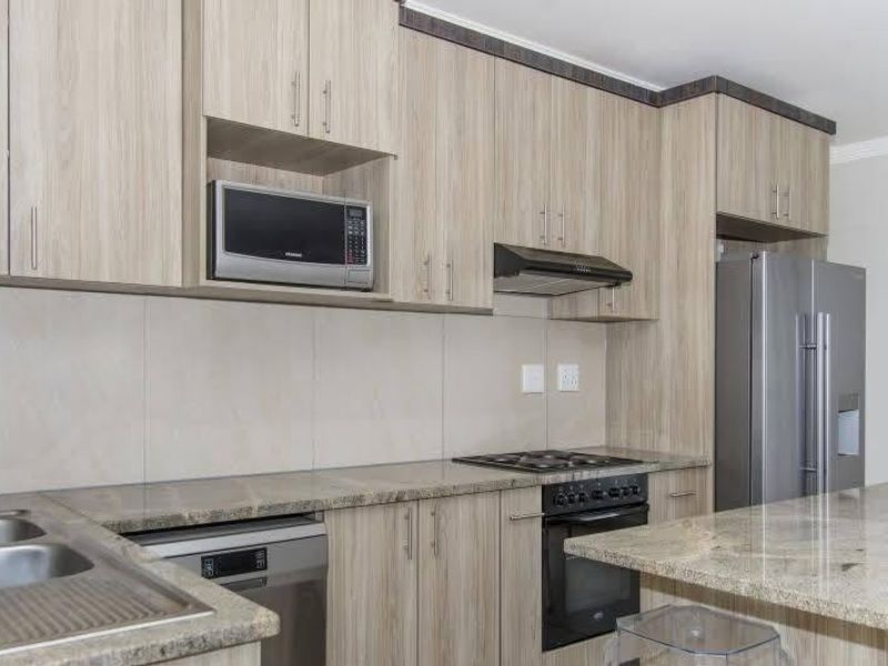 Investment opportunity - Rental earning up to N$ 11 500 per month. - Photo 3