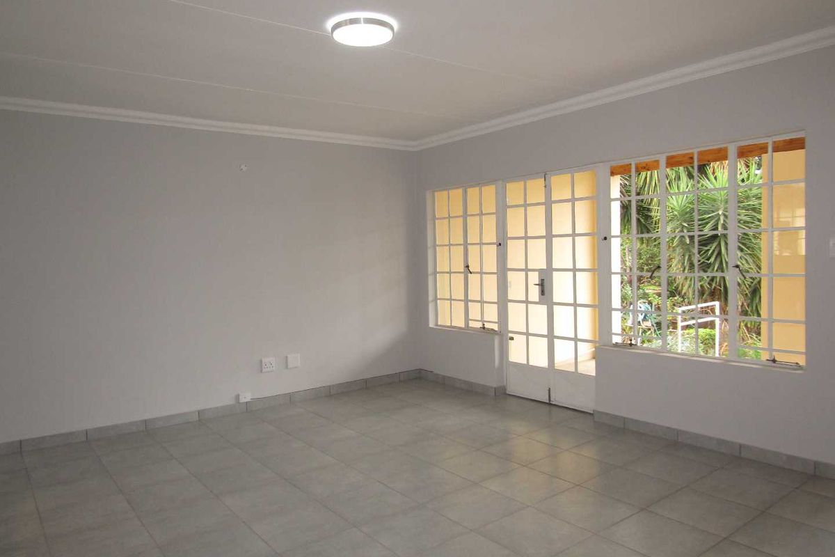 Charming Life Right Cottage in sought after Retirement Village - Photo 2