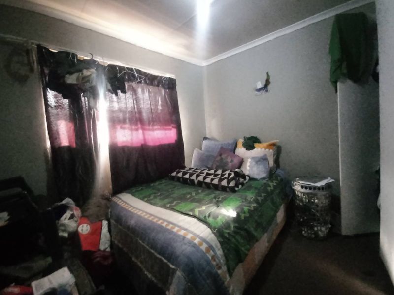 A 2 BEDROOM APARTMENT - Photo 4