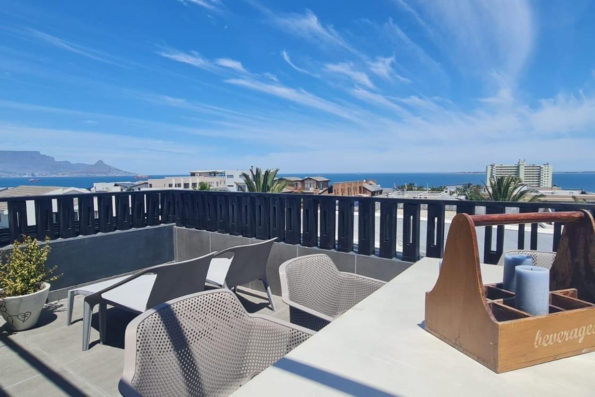 Stunning Hilltop Property in Bloubergstrand - Photo 4
