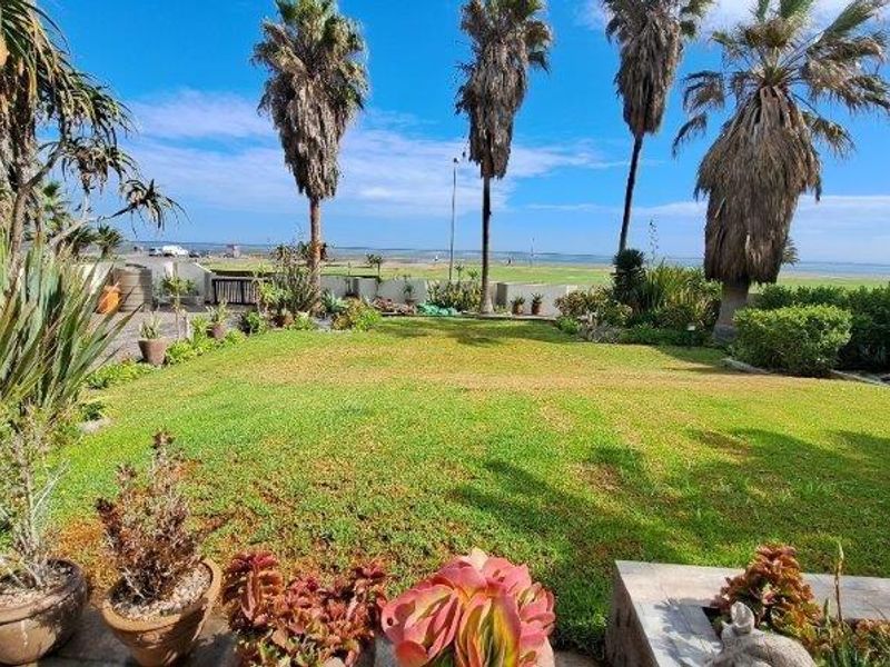 Exclusive living on " Walvis Bay's millionaires mile" - Photo 2