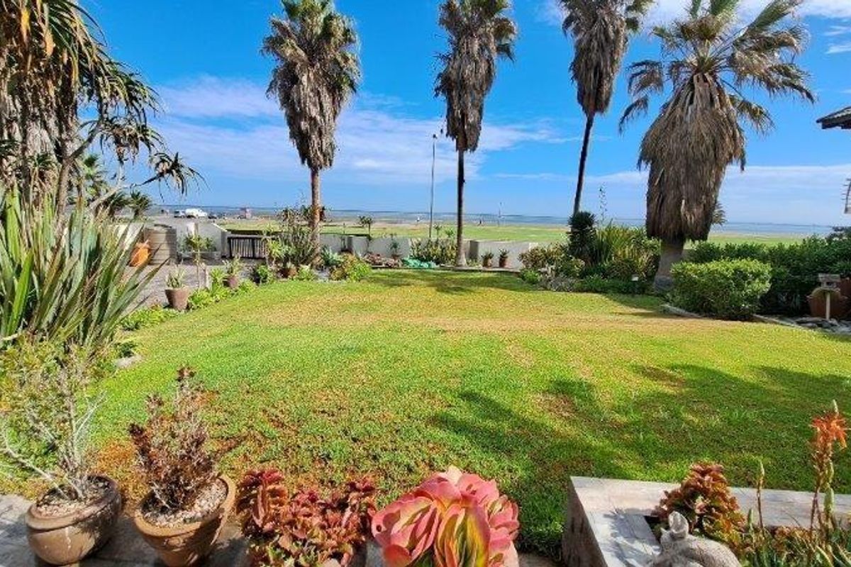Exclusive living on " Walvis Bay's millionaires mile" - Photo 2