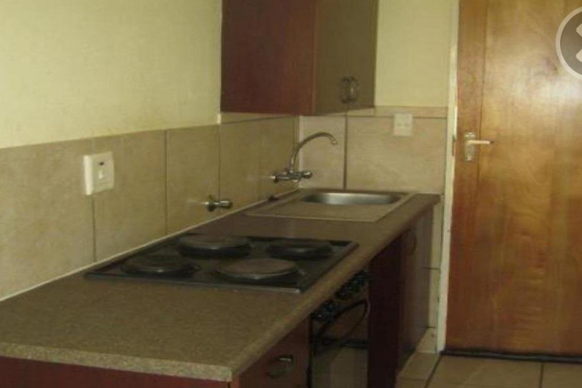 2 bedroom flat in Kempton Park - Photo 3