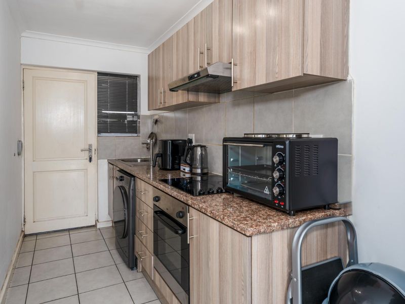 Charming Ground Floor Apartment in Costa Da Gama - Photo 7