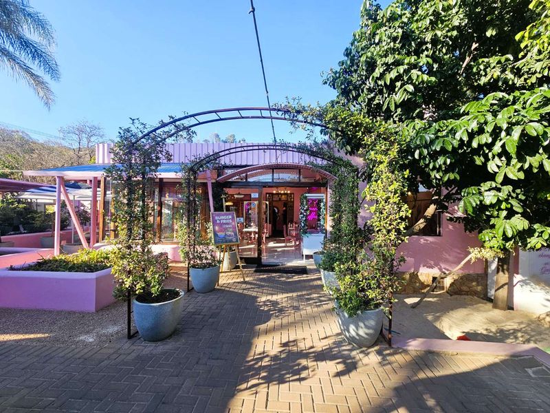 PRESTIGE COMMERCIAL INVESTMENT – FULLY TENANTED BY ACCLAIMED GARDEN CAFÉ & CULINARY EVENTS DESTINATION - Photo 3