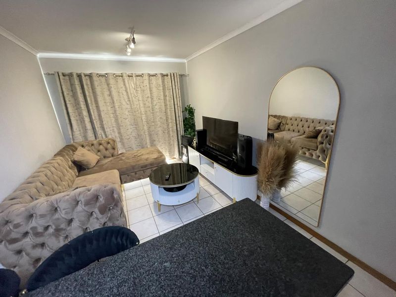 Conveniently Located 2-Bed Unit Near Schools & Shopping! - Photo 10