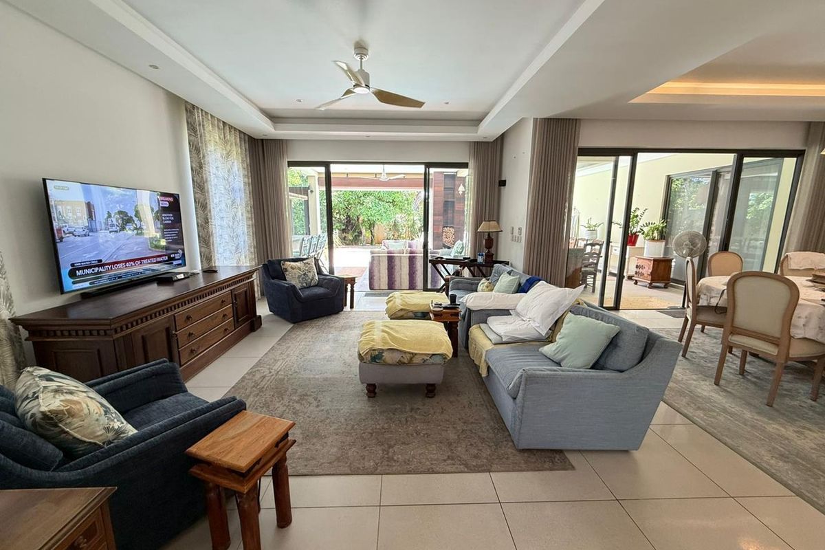 Luxury Spacious Home - Photo 5