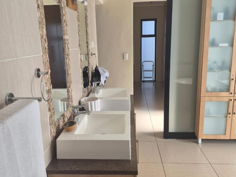 Klein Windhoek - Modern 3‐Bedroom House to Rent (From 1 Oct 2026) - Photo 10
