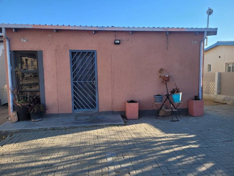 House for Sale-Okahandja - Photo 1