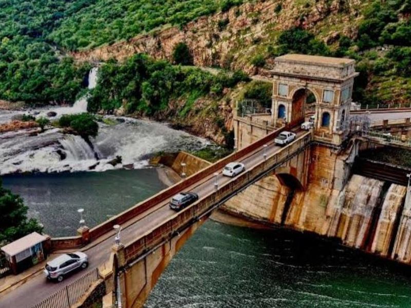 Flooded with natural light and views - Photo 2