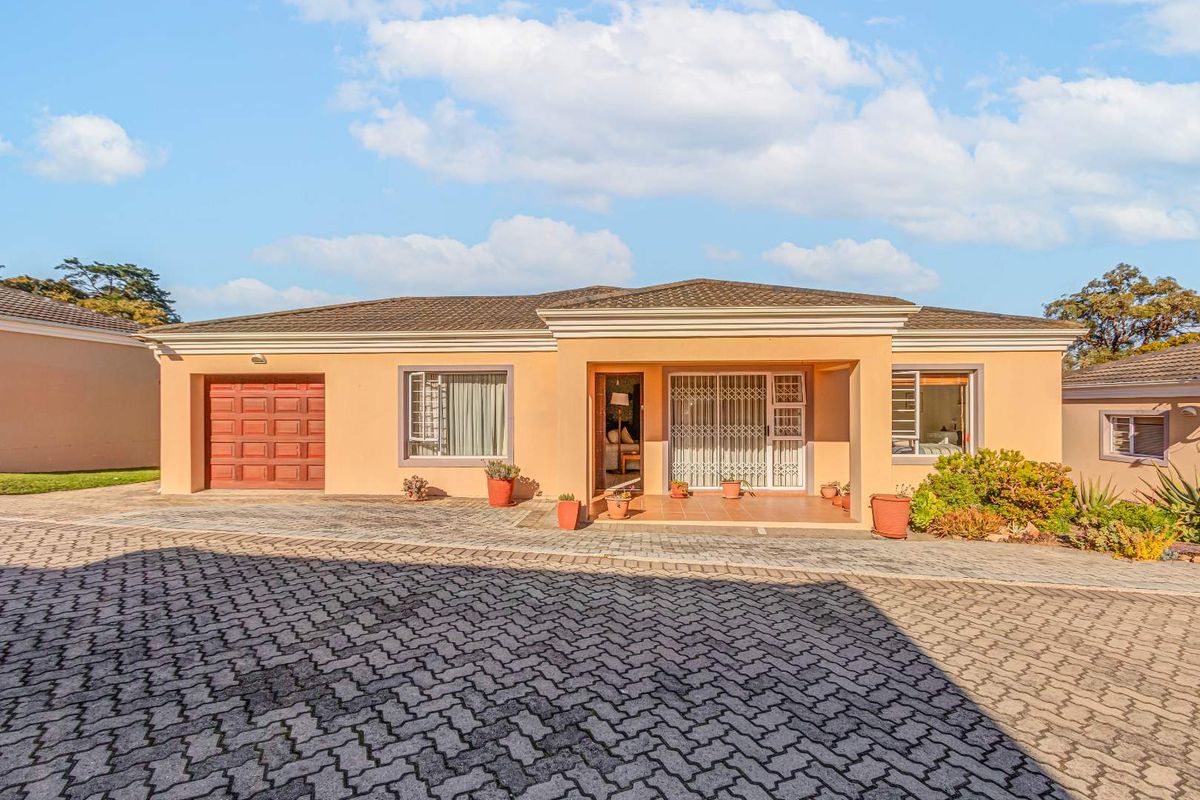 Neat and well maintained this lovely simplex is an absolute “Must view” - Photo 4