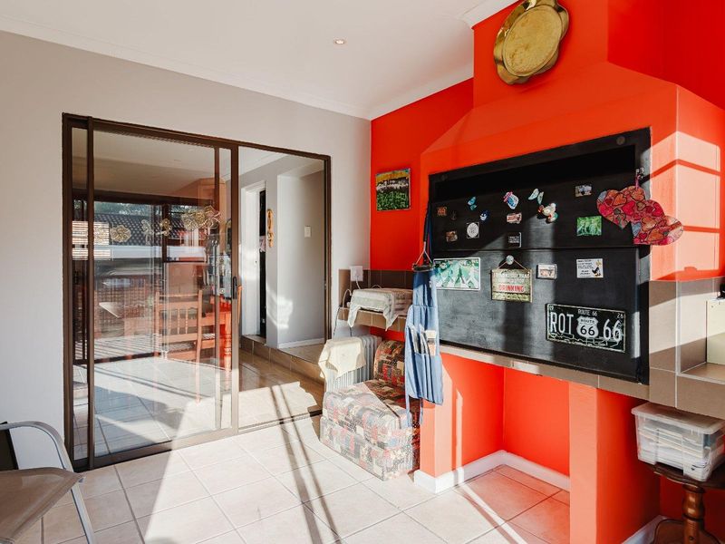 Stylish, Secure & Effortless Living in Kloofzicht Villas, Glenroy Park - Photo 7