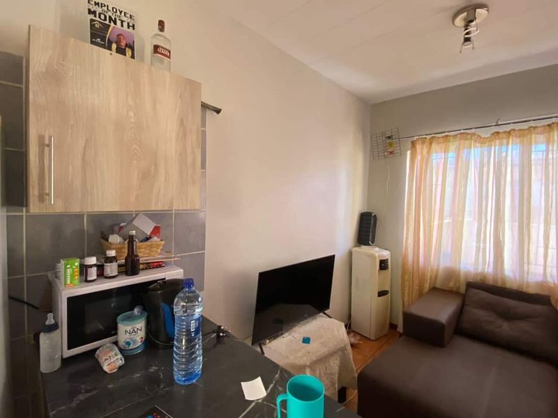 2-BEDROOM DUPLEX TOWNHOUSE FOR SALE IN KHOMASDAL - Photo 4