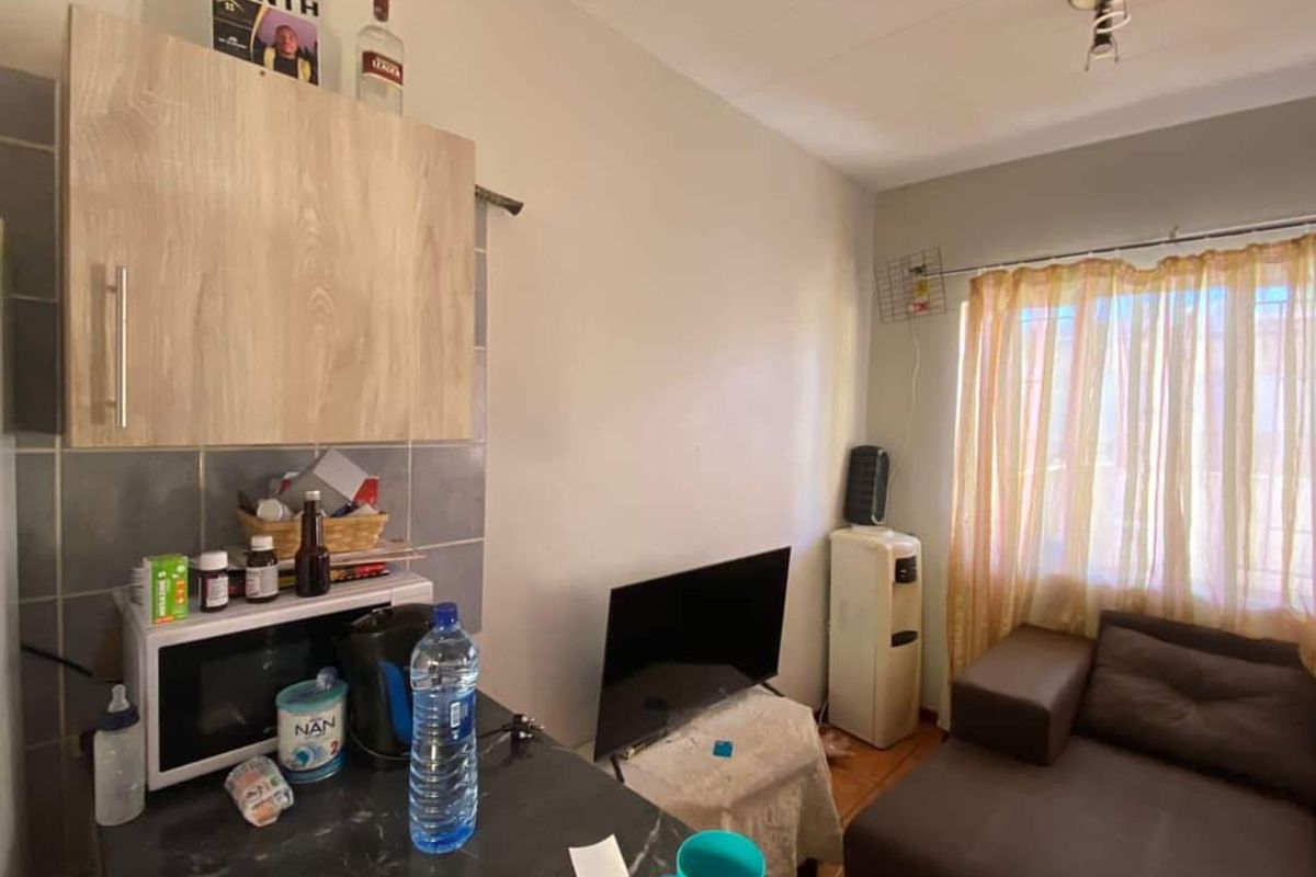 2-BEDROOM DUPLEX TOWNHOUSE FOR SALE IN KHOMASDAL - Photo 4