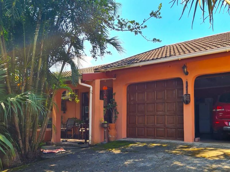 Perfect large family home situated in the heart of St Lucia. - Photo 2