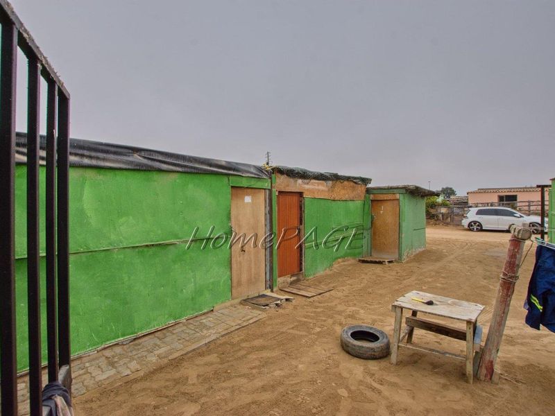 Kuisebmond, Walvis Bay: Home with 2 apartments for sale - Photo 4