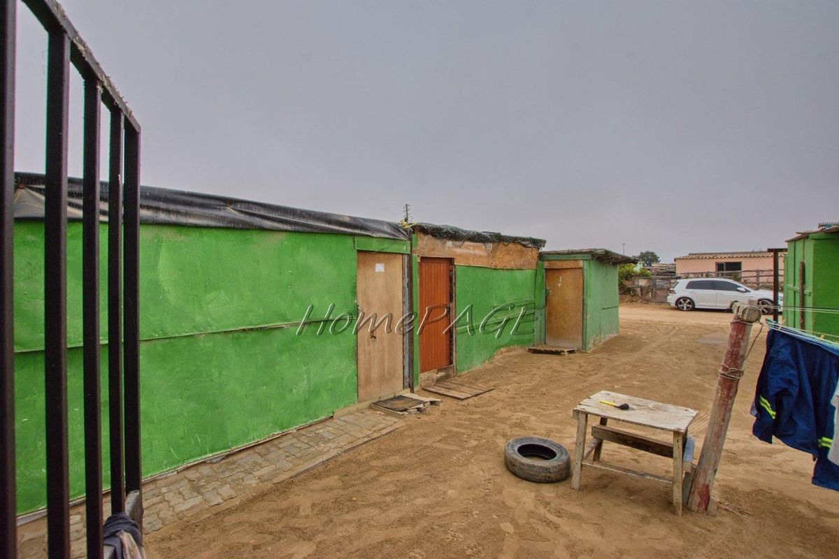 Kuisebmond, Walvis Bay: Home with 2 apartments for sale - Photo 4