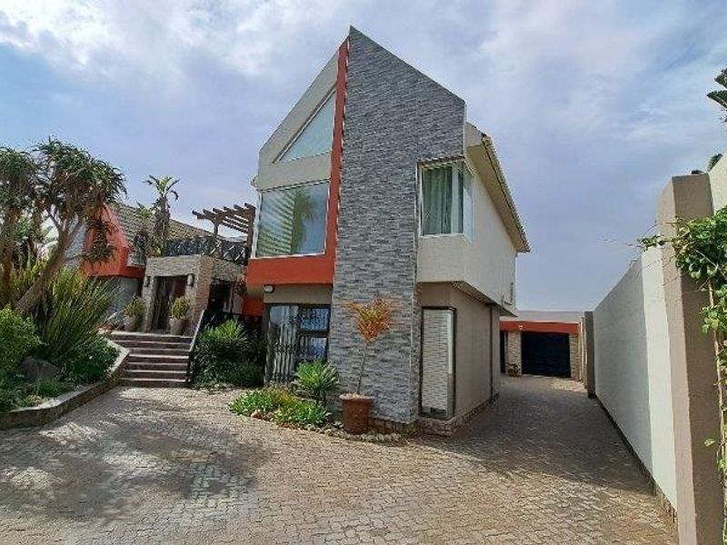 Exclusive living on " Walvis Bay's millionaires mile" - Photo 3