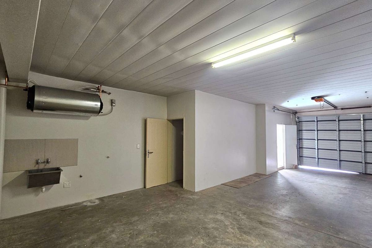 Modern 2-Bedroom Duplex for Rent in Secure Windhoek Complex - Photo 3