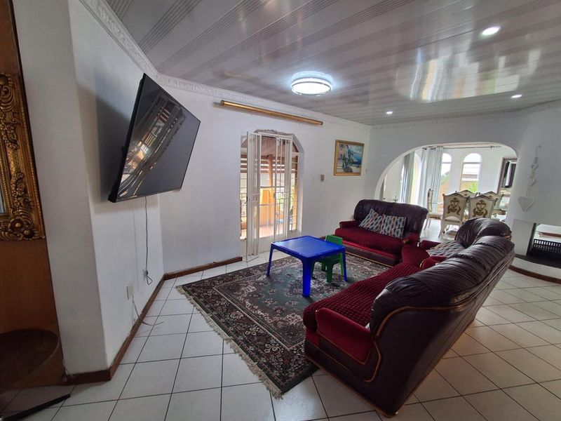 FAMILY HOME IN SECURED AREA IN BASSONIA - Photo 6