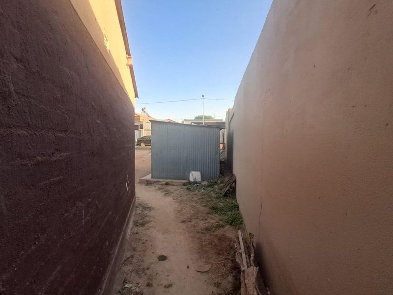 2 Bedroom House in Kaalfontein Ext 1 - Photo 6