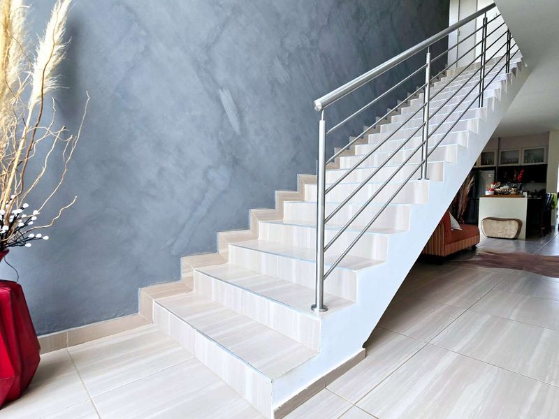 Elegant Double-Storey Home for Sale in The Hills Game Reserve Estate - Photo 2