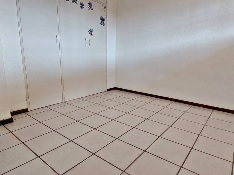 Modern Ground Floor Unit with Pet Friendly Private Garden - Photo 7