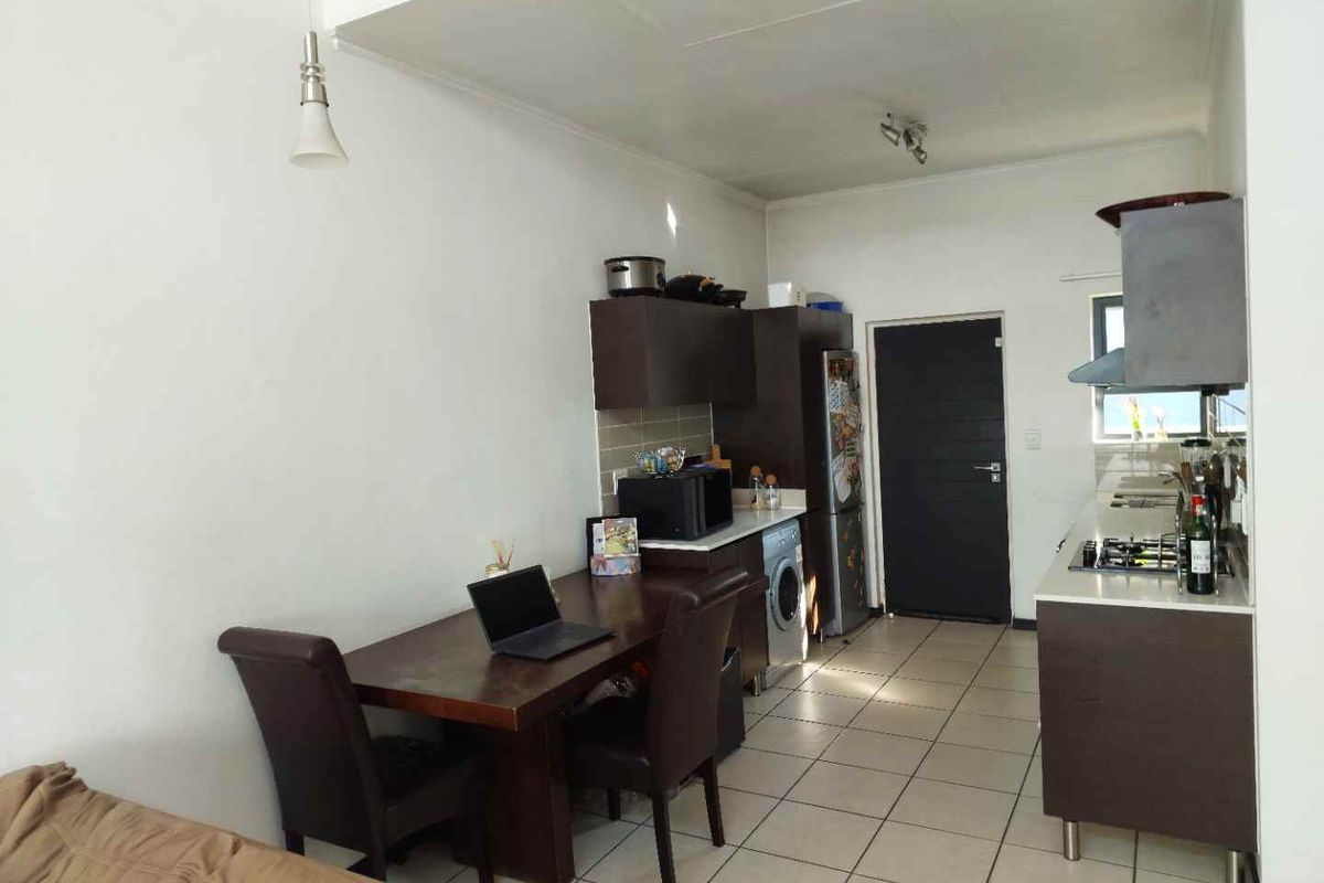 2 BEDROOM PENTHOUSE APARTMENT FOR SALE IN GREENSTONE - Photo 3