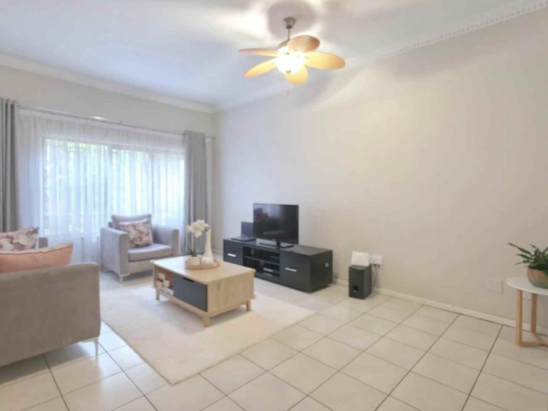 Perfect Location, Perfect space – 3 Bedroom Sandton Townhouse with Private Garden - Photo 5
