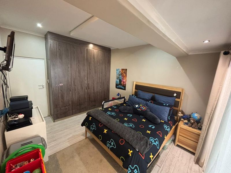 3 Bedroom House For Sale in Kleine Kuppe - Photo 2