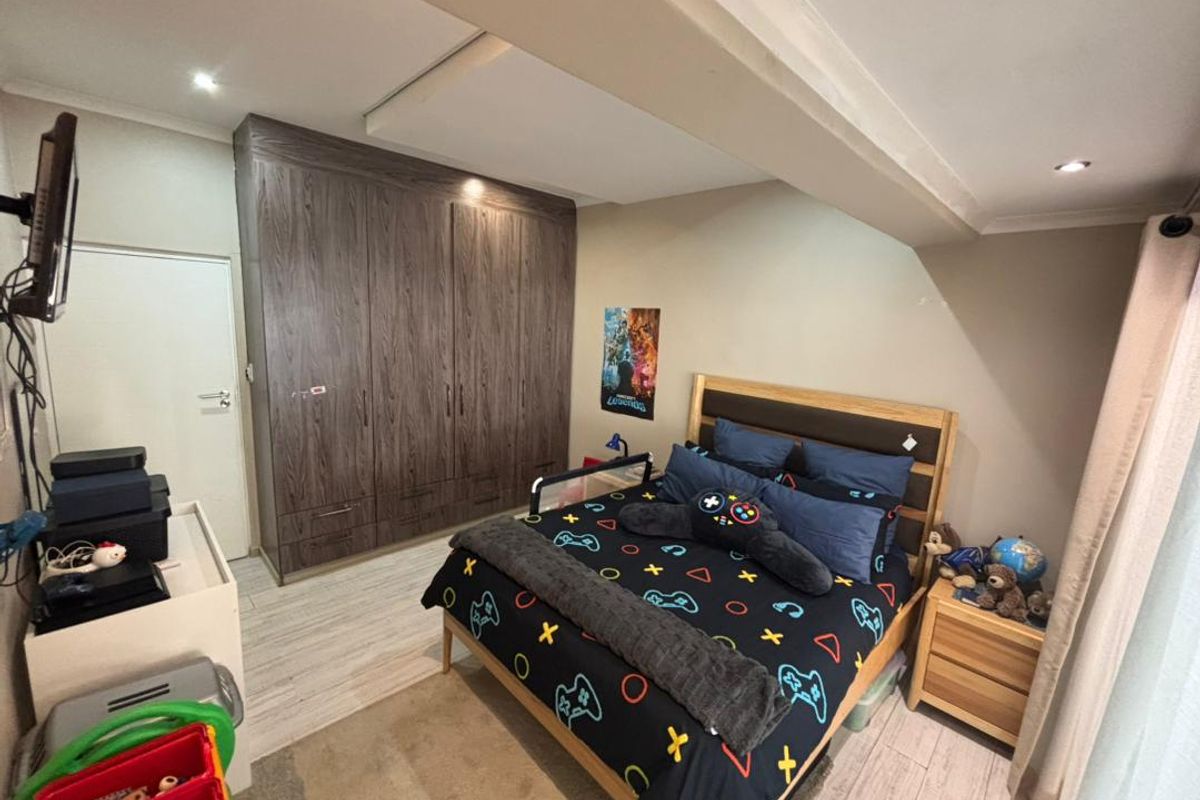 3 Bedroom House For Sale in Kleine Kuppe - Photo 2