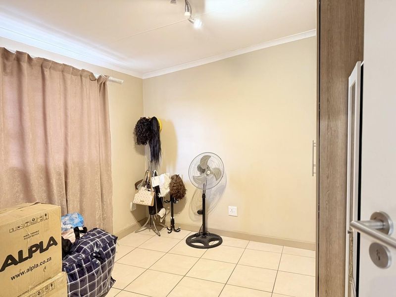 CLOSE TO CBD - Photo 10