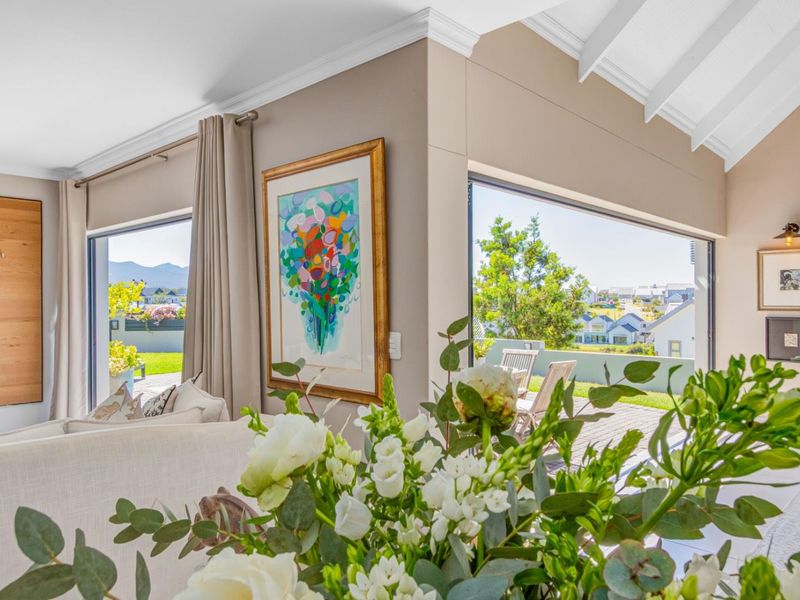 Estate Living with Outeniqua Mountain Views - Photo 8
