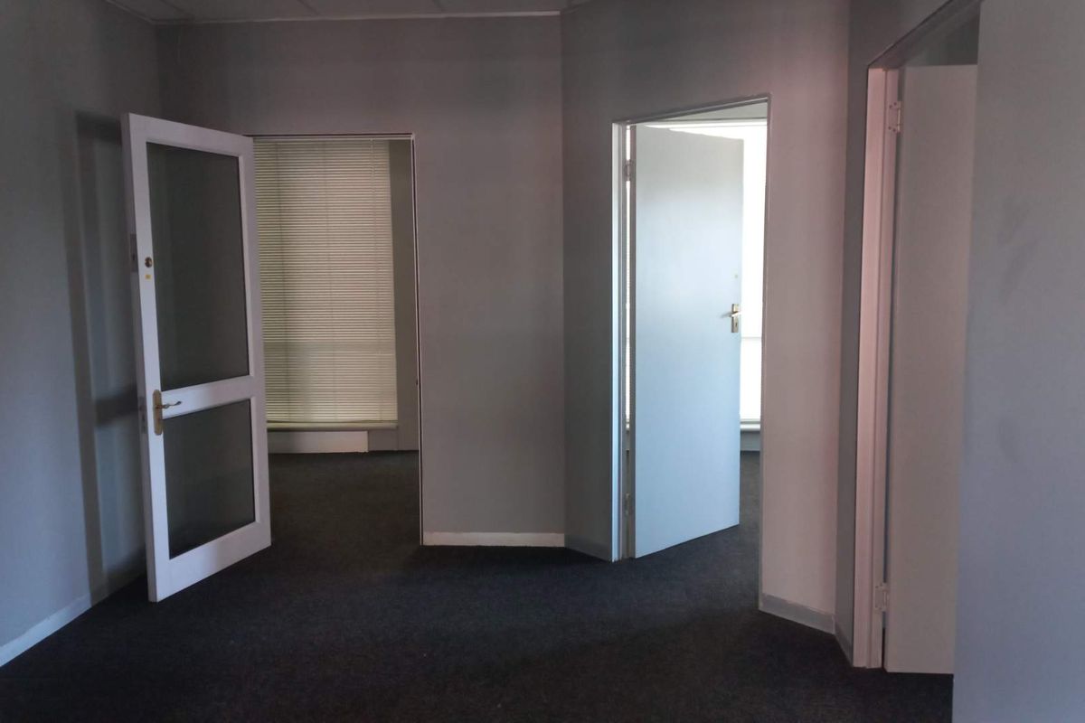 Office vacancy near Greenacres, available immediately! - Photo 4