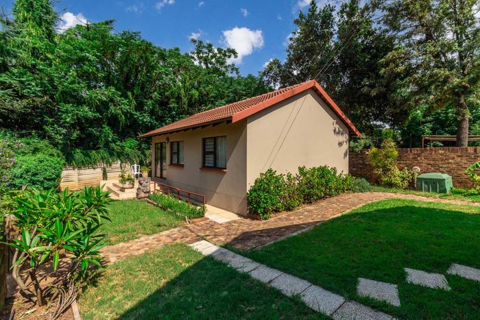 Property #2300853, Cottage Rental Monthly in Buccleuch
