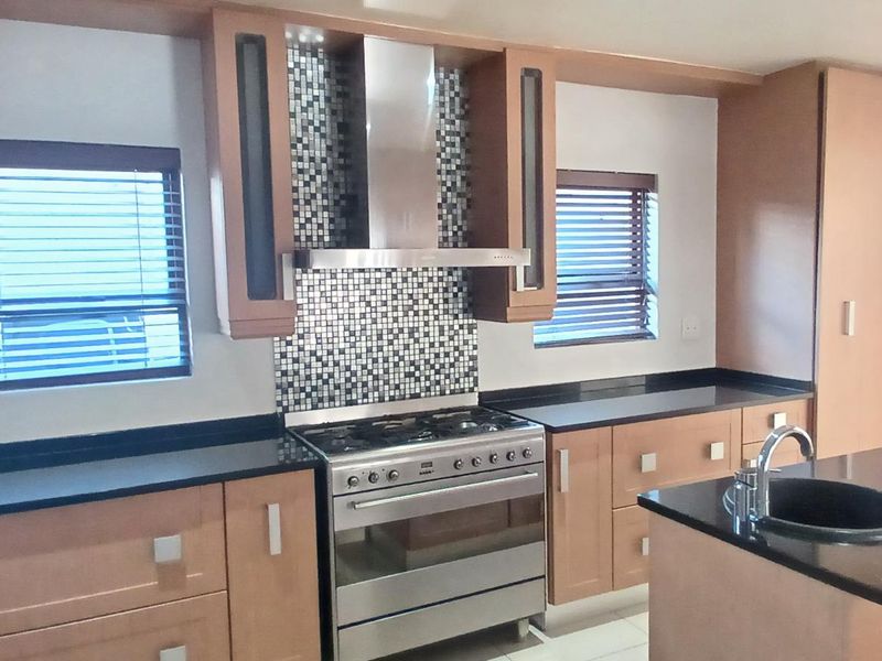 Modern Elegance in a Secure and Sought-After Estate - Photo 3