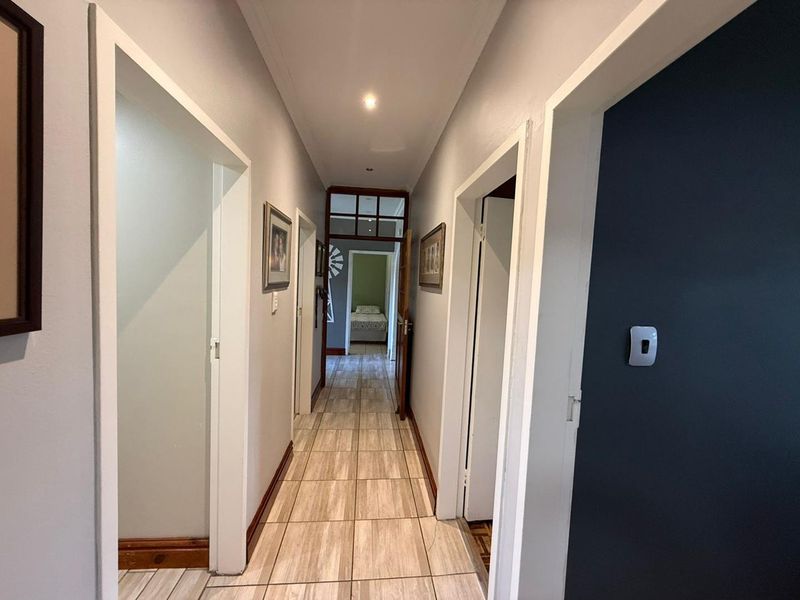 Spacious 5 Bedroom Home with Flatlet - Investor's Dream! - Photo 7