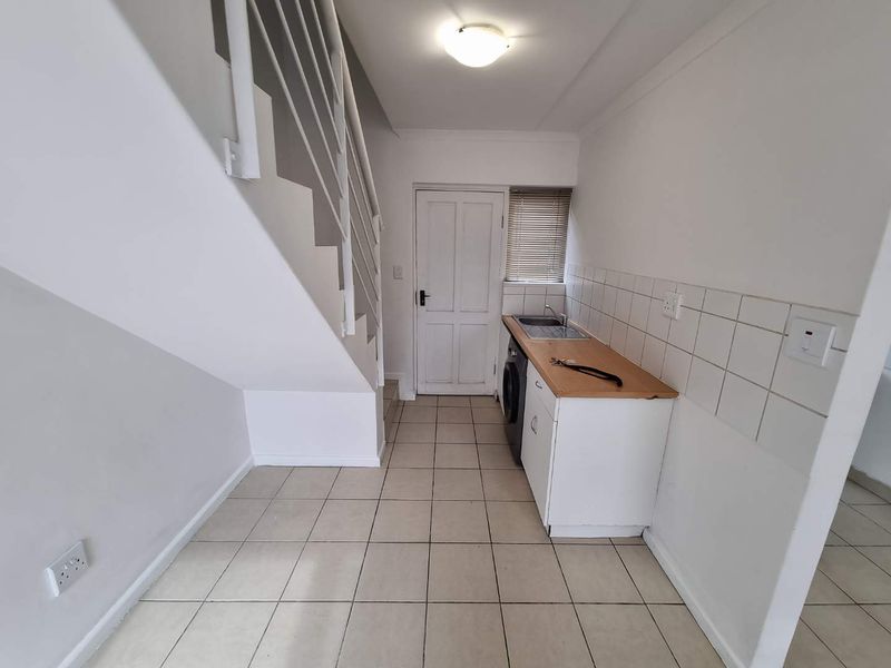 Unfurnished 2-Bedroom Duplex Apartment for Rent in Maitland - Photo 9