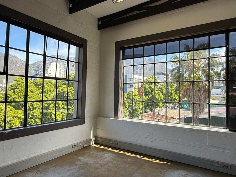 115m2 office with great natural light and views to let - Photo 7