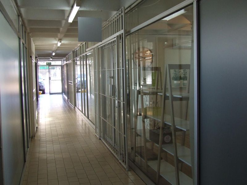 31.23 sqm OFFICE TO RENT IN MAGALIESKRUIN FOR R2650.00PM AVAILABLE IMMEDIATELY - Photo 7