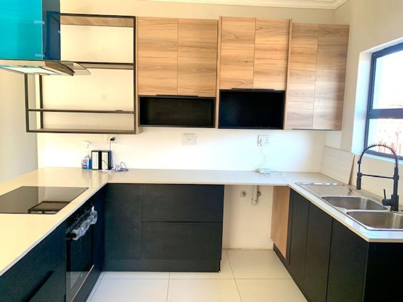 MODERN FAMILY HOUSE IN THABA NCHU - Photo 4