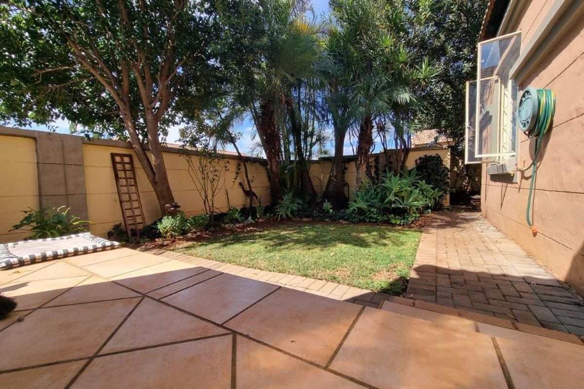 UPMARKET SOUGHT AFTER COMPLEX - Photo 2