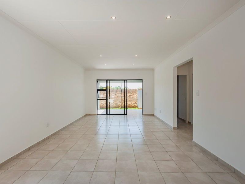 Facebrick simplex cluster only 4 in complex, Brand New so no Transfer Duties. - Photo 6