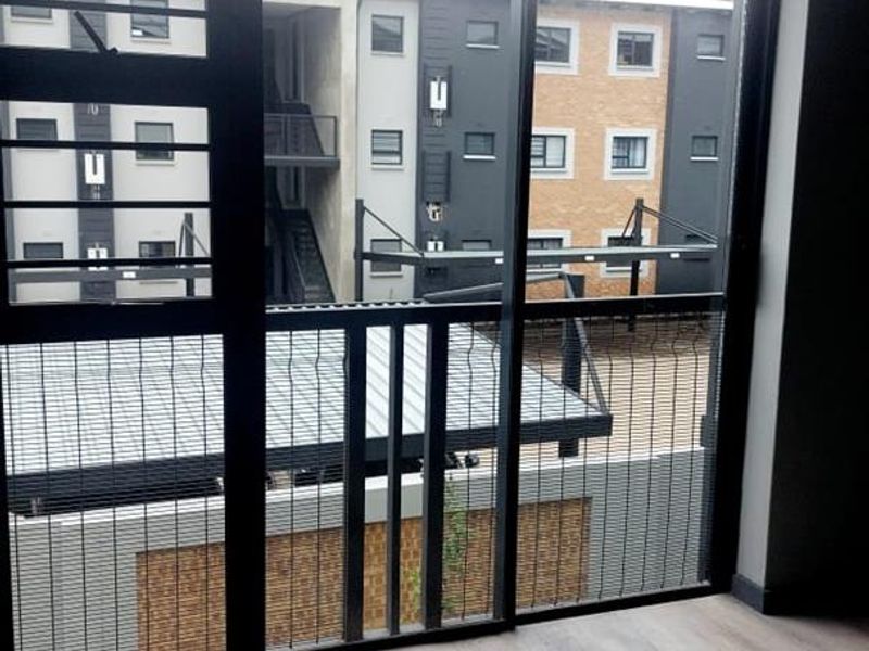 Modern 3 bedroom to let - Photo 3