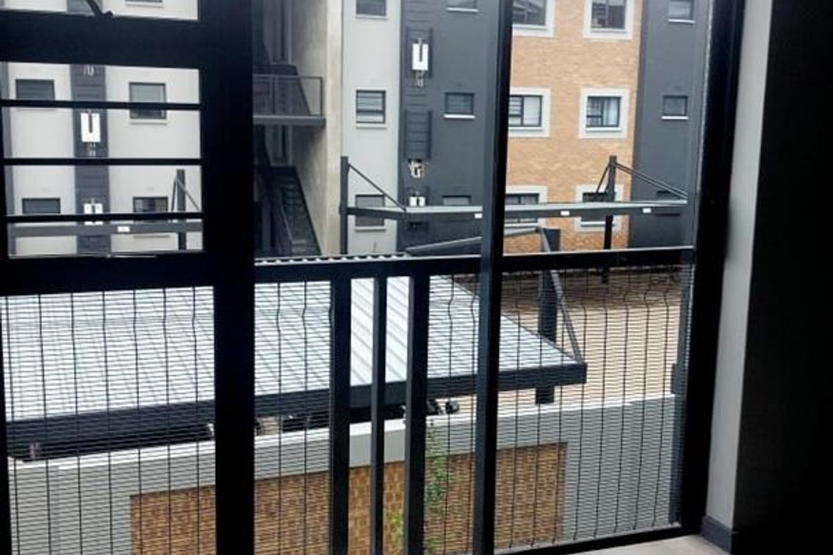 Modern 3 bedroom to let - Photo 3