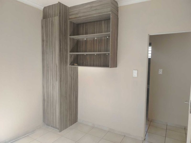 A MODERN TOWNHOUSE - Photo 9