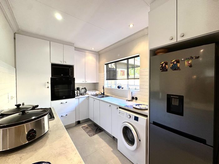 Property #2560151, Townhouse For Sale in Mooikloof Ridge