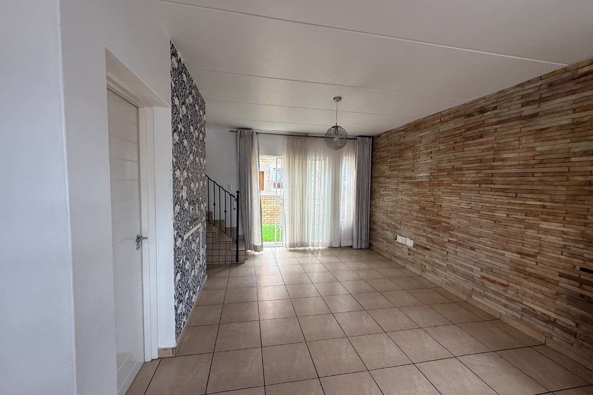 Spacious Face-Brick Duplex – Immediate Occupation Available - Photo 3