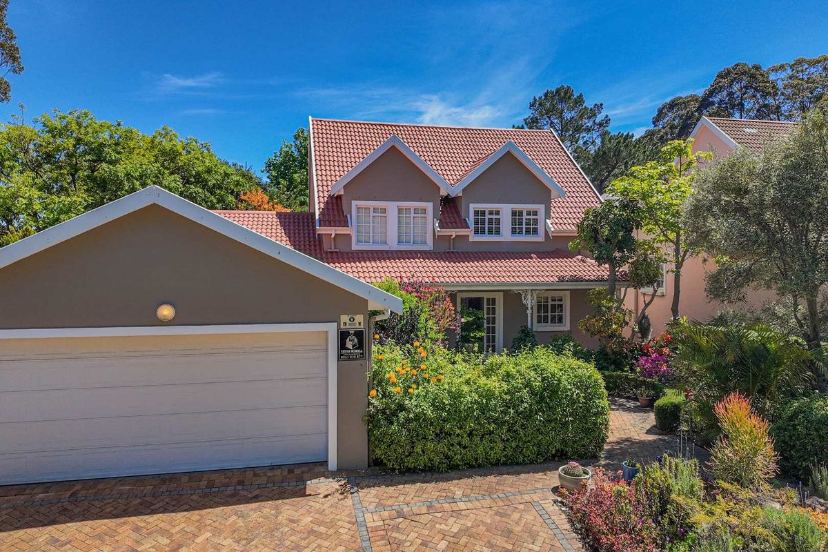 Storybook Charm In Gated Estate!! - Photo 2